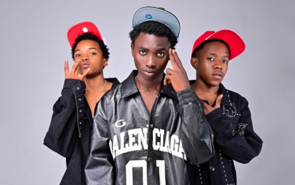 DOWNLOAD MP3 Makamanda - Anita